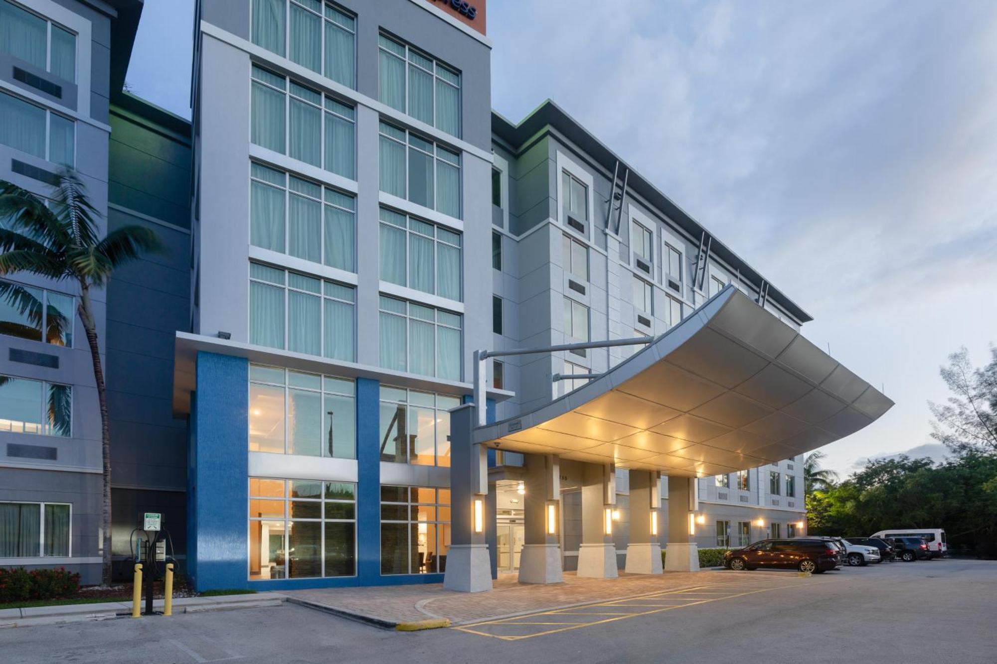 Holiday Inn Express Miami Airport-Blue Lagoon Area, An Ihg Hotel Exterior foto