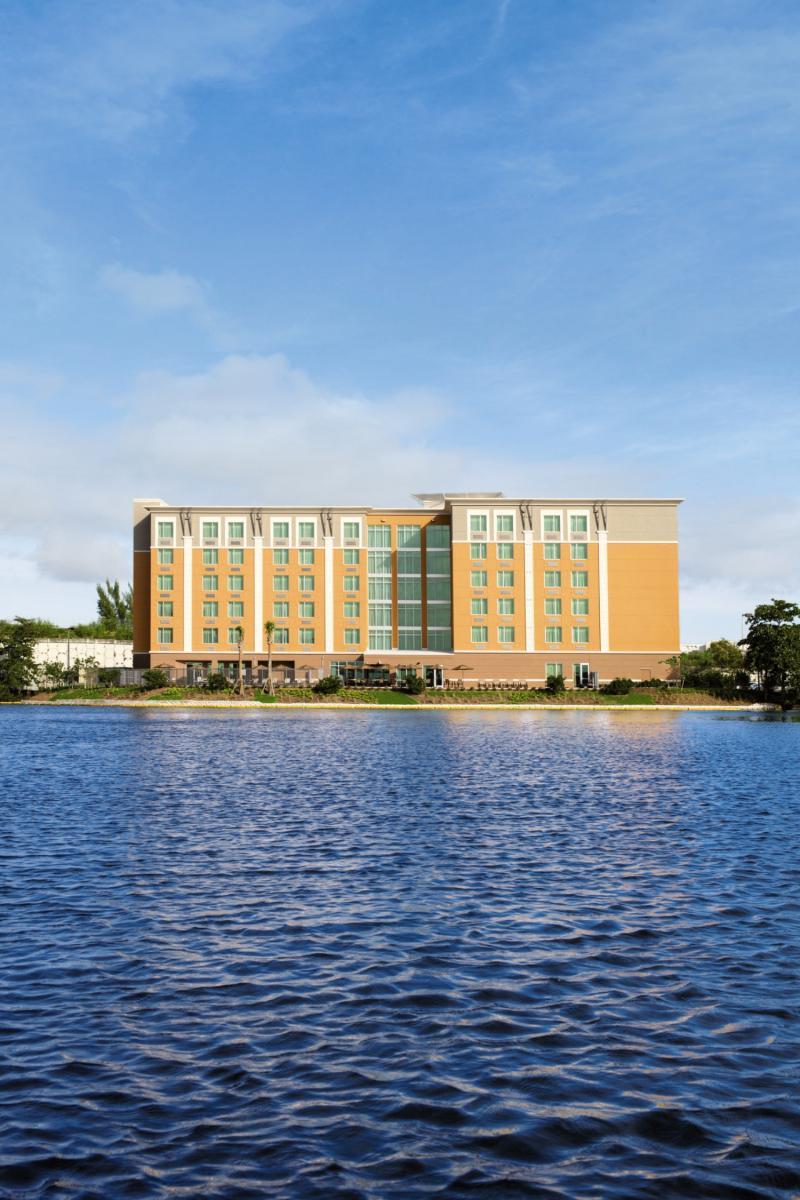 Holiday Inn Express Miami Airport-Blue Lagoon Area, An Ihg Hotel Exterior foto